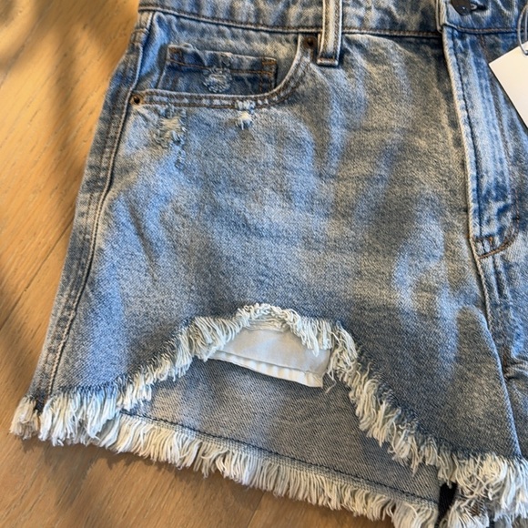 Hidden Jean Shorts Sz L Sofie mom Jean shorts frayed $72 NWT - Picture 8 of 12
